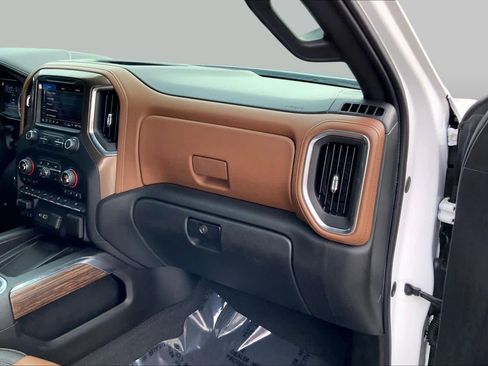 Used 2019 Chevrolet Silverado 1500 High Country w/ Technology Package RWD image 16