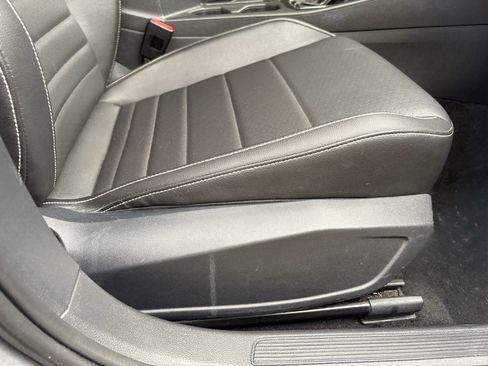 Used 2024 Volkswagen Jetta SE FWD image 29