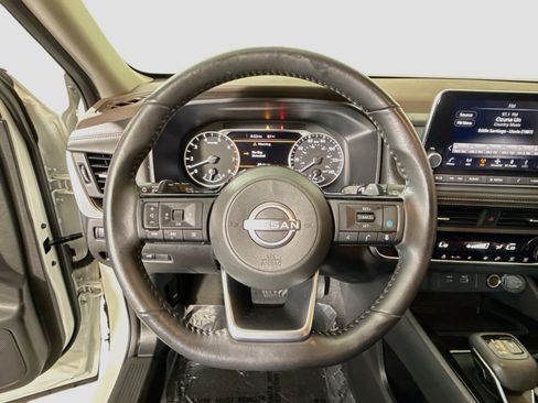 Used 2023 Nissan Rogue SV w/ SV Premium B Package FWD image 13