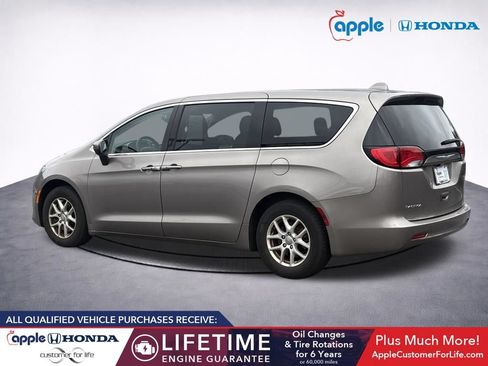 Used 2017 Chrysler Pacifica Touring FWD image 4