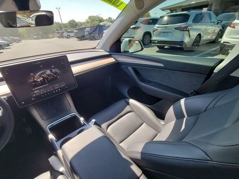 Used 2023 Tesla Model Y Long Range AWD/4WD image 3