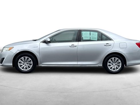 Used 2014 Toyota Camry LE FWD image 3