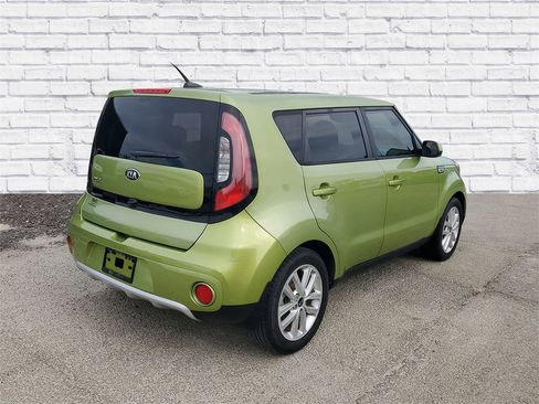 Used 2017 Kia Soul + image 2