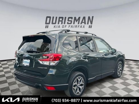 Used 2023 Subaru Forester Premium image 24