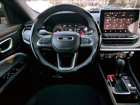 Used 2023 Jeep Compass Sport image 5