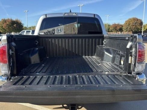 Used 2022 Toyota Tacoma TRD Off-Road image 5