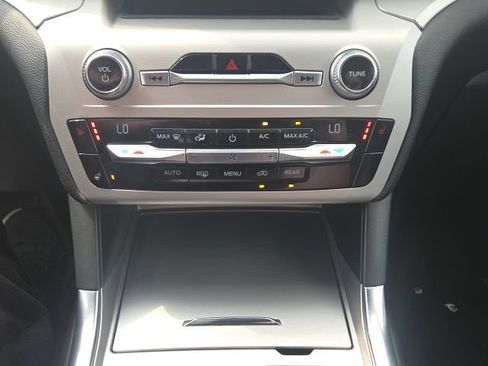Used 2021 Ford Explorer XLT w/ Equipment Group 202A AWD/4WD image 34