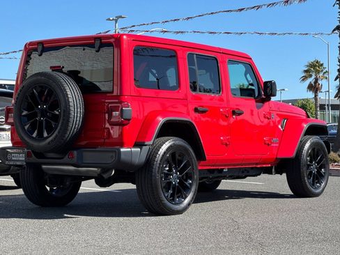 Used 2025 Jeep Wrangler Unlimited Sahara w/ Safety Group AWD/4WD image 4