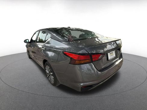 Used 2025 Nissan Altima 2.5 SV FWD image 5