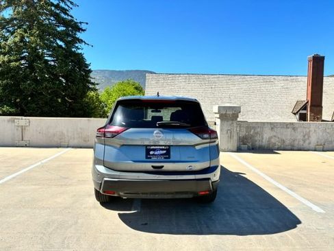 Used 2025 Nissan Rogue SV AWD/4WD image 7