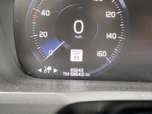 Used 2022 Volvo XC90 T5 Momentum image 26