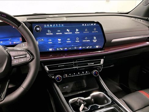 Used 2025 Chevrolet Traverse RS w/ LPO, Floor Liner Package AWD/4WD image 6
