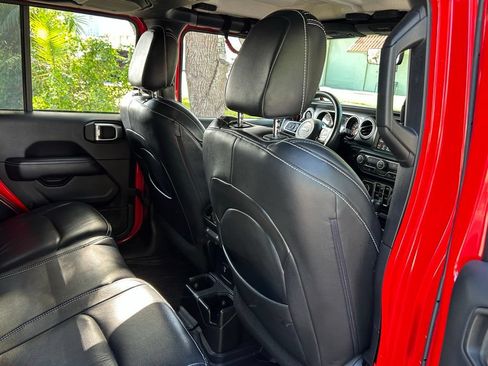 Used 2018 Jeep Wrangler Unlimited Sahara AWD/4WD image 41