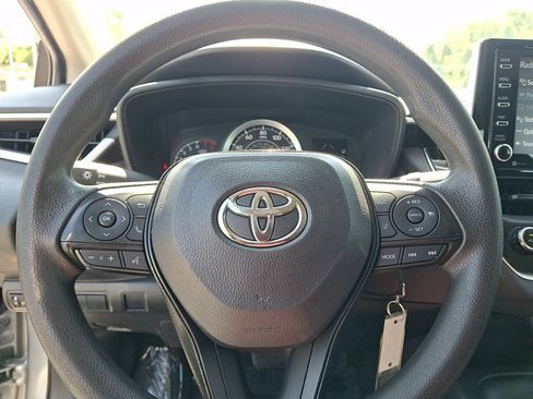 Used 2021 Toyota Corolla LE w/ Carpet Mat Package (TMS) FWD image 17