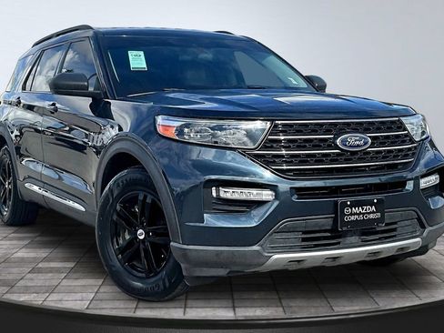 Used 2023 Ford Explorer XLT w/ Equipment Group 202A RWD image 4