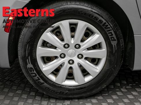 Used 2021 Chrysler Voyager L FWD image 29