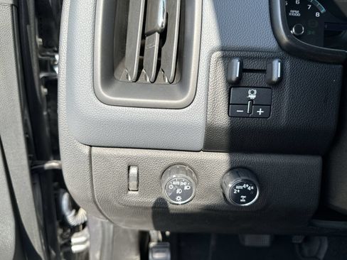 Used 2021 Chevrolet Colorado Z71 AWD/4WD image 16