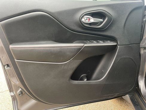 Used 2020 Jeep Cherokee Trailhawk w/ Cold Weather Group image 9