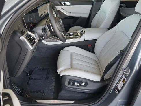 Used 2026 BMW X7 xDrive40i w/ Premium Package AWD/4WD image 11