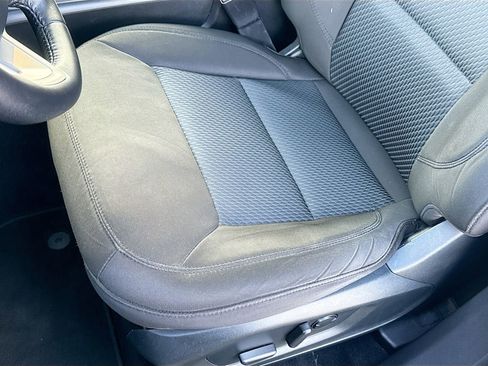 Used 2022 Ford Explorer XLT image 18