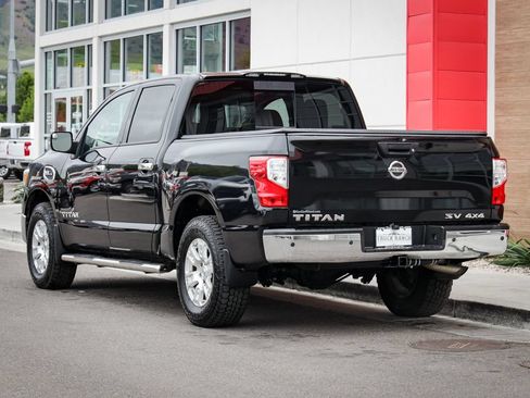 Used 2017 Nissan Titan SV AWD/4WD image 5