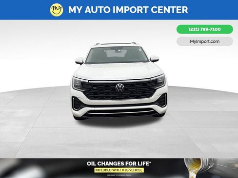 Used 2025 Volkswagen Atlas SEL Premium R-Line image 2