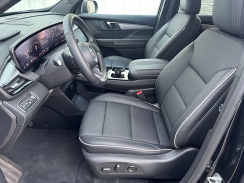 Used 2025 Buick Enclave Preferred image 17