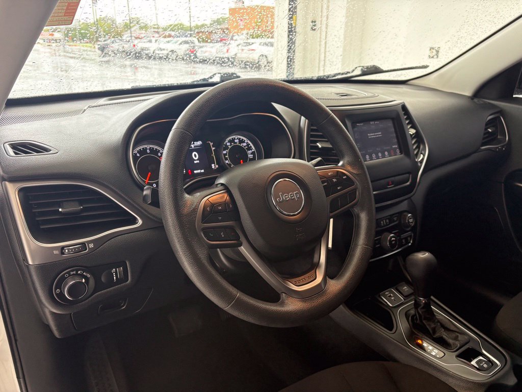 Used 2020 Jeep Cherokee Latitude FWD image 2