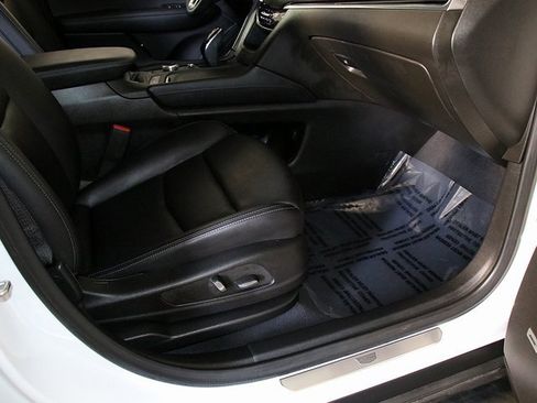 Used 2023 Cadillac XT6 Luxury image 36