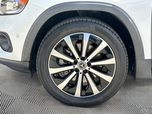 Used 2022 Mercedes-Benz GLB 250 4MATIC image 38