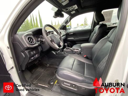Certified 2020 Toyota Tacoma TRD Off-Road w/ TRD Premium Off Road Package AWD/4WD image 32