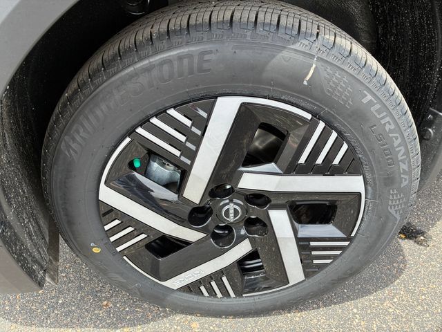 New 2026 Nissan Kicks SV w/ Cold Weather Package FWD image 10