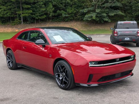 Used 2024 Dodge Charger Daytona R/T w/ Plus Group AWD/4WD image 11