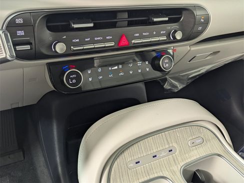 Used 2026 Hyundai Palisade Calligraphy image 24