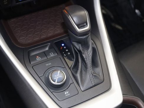 Used 2022 Toyota RAV4 Limited image 7