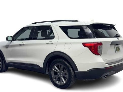 Used 2021 Ford Explorer XLT w/ Equipment Group 202A RWD image 4