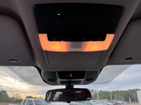 Used 2023 Nissan Rogue SV image 32