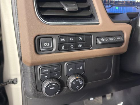 Used 2024 Chevrolet Tahoe High Country AWD/4WD image 9