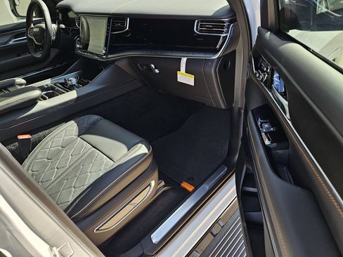 New 2026 Jeep Grand Wagoneer L Summit AWD/4WD image 9