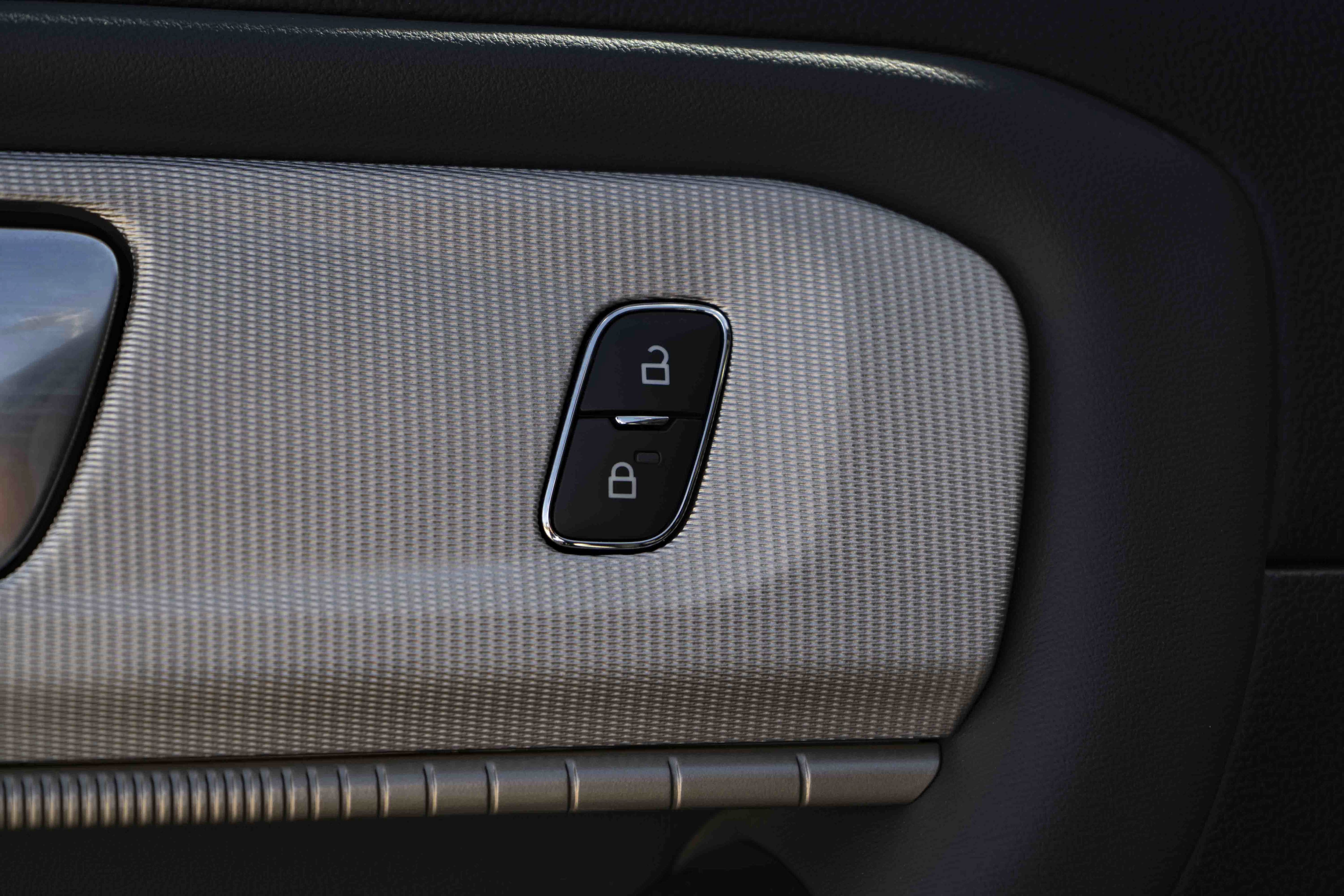 Used 2026 Ford Explorer Active RWD image 35