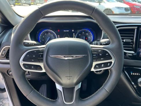 Used 2025 Chrysler Pacifica Select FWD image 15