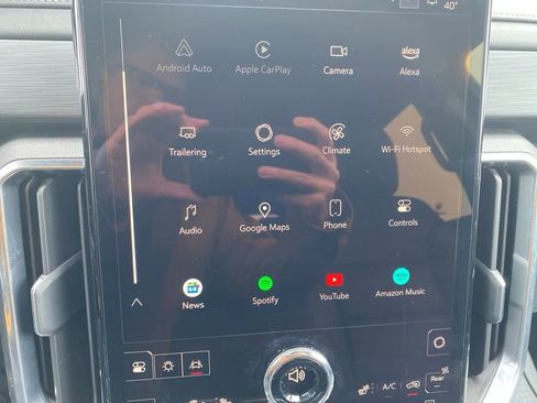 Used 2025 GMC Acadia Elevation w/ Elevation Premium Package image 18