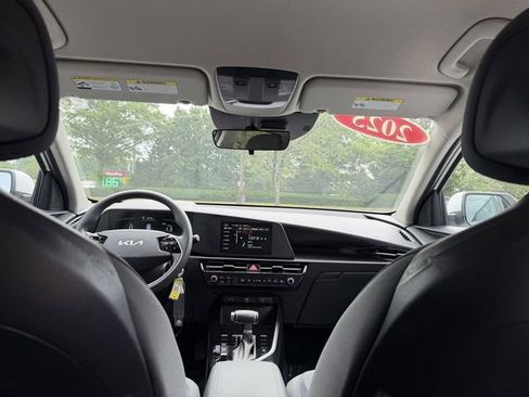 Certified 2025 Kia Niro LX FWD image 37