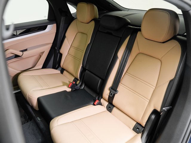 Certified 2026 Porsche Cayenne Coupe AWD/4WD image 26