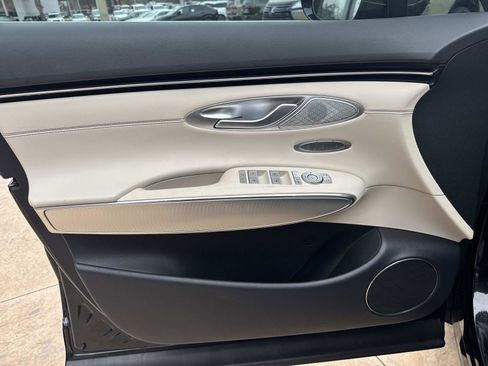 Used 2023 Genesis GV70 2.5T w/ Select Package image 18