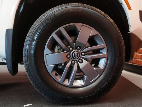 Used 2025 Nissan Frontier SV w/ SV Convenience Package AWD/4WD image 91