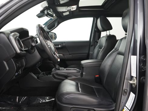 Used 2020 Toyota Tacoma TRD Sport AWD/4WD image 23