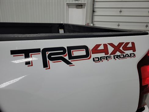 Certified 2019 Toyota Tacoma TRD Off-Road image 8