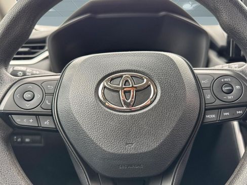 Used 2022 Toyota RAV4 XLE AWD/4WD image 10