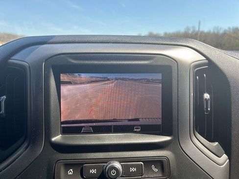 Used 2024 Chevrolet Silverado 2500 Custom w/ Custom Value Package image 18